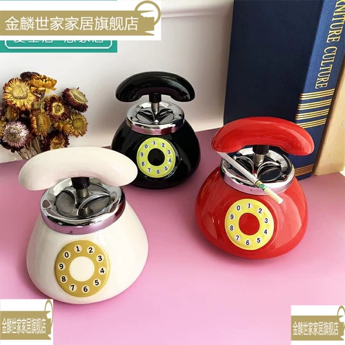 Телефон, милая модная трендовая пепельница