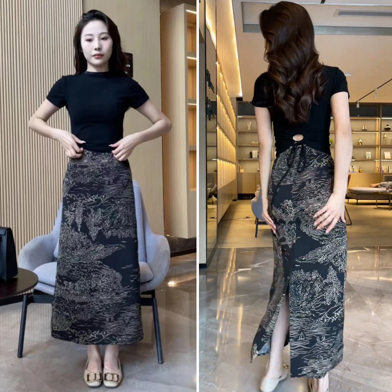 Fashionable Suit with a Stylish Back Strap Short-Sleeved T-Shirt for Women, Summer High-Waisted Retro Slit Skirt Two-Piece Set