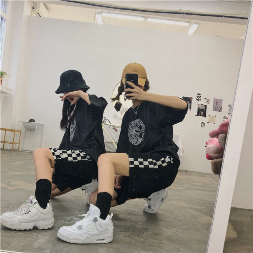 Real-time photo of Harajuku BF sport Street Plaid five-point pants pocket wide-legged leisure shorts for men and women