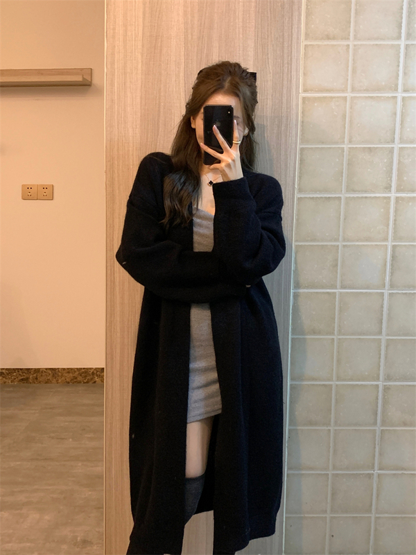 Lazy Style Mid-Length Black Sweater Cardigan for Women, Over-The-Knee, Loose, Soft and Thick, Bathrobe Style for Autumn and Winter Outer Wear