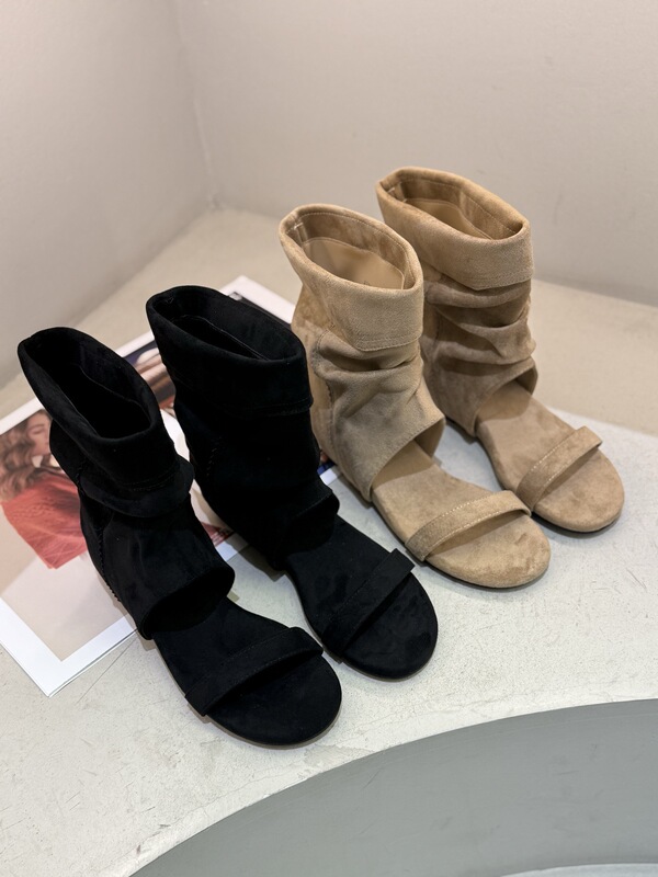 2026 French Retro Style Inner-Heeled Platform Sandals with Thin Straps and Open Toes for Women, Suitable for Wearing Outside with Short Pants