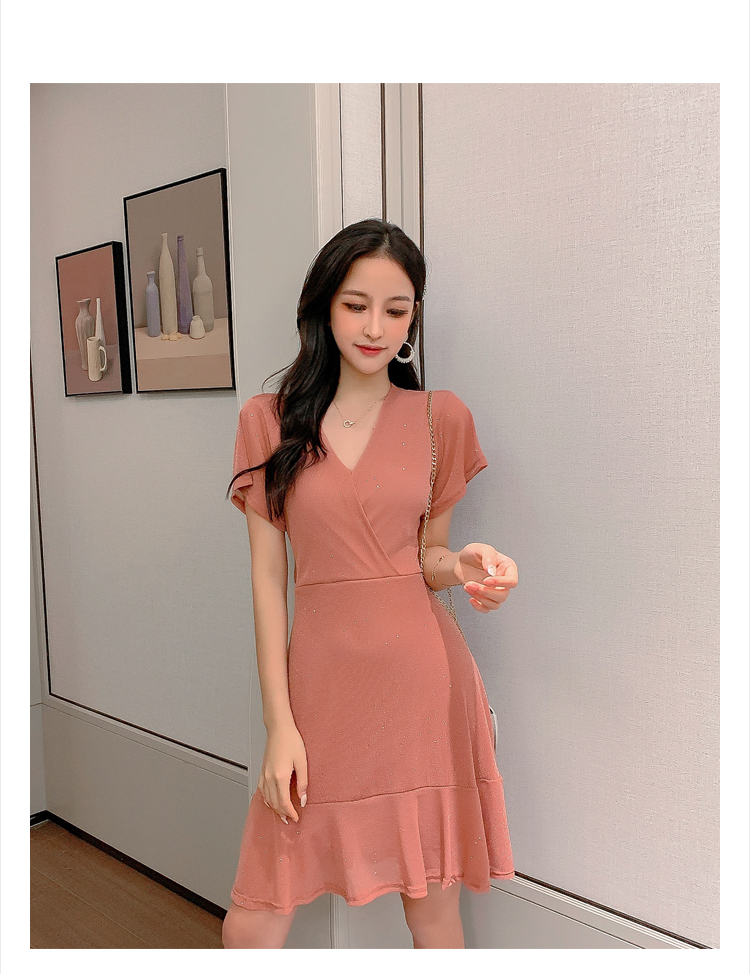 VK旗艦店 韓系亮絲V領后背露腰收腰顯瘦氣質短袖洋裝