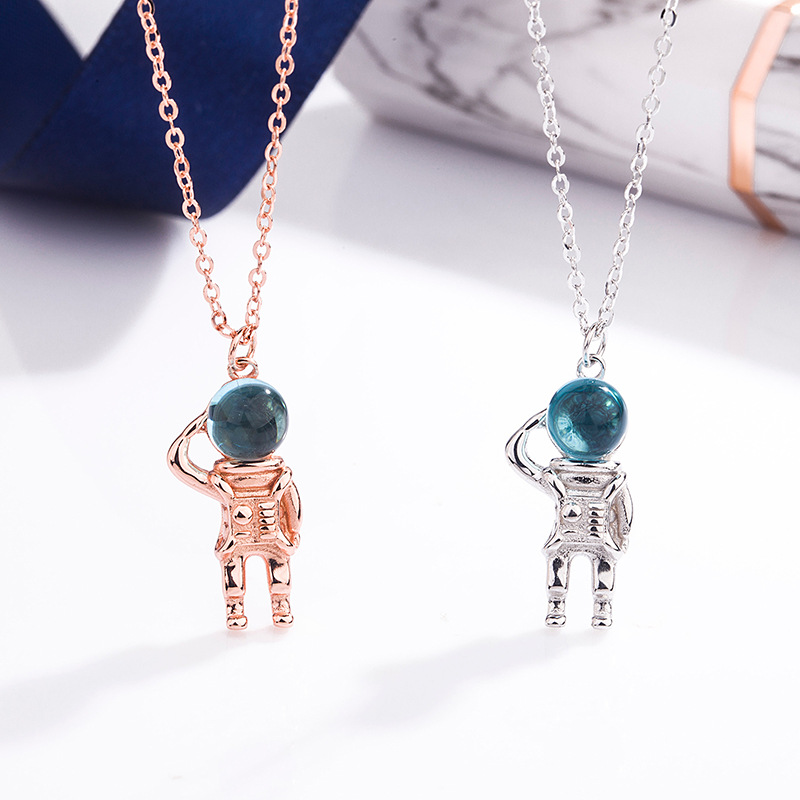 S925 Pure Silver Moon Light Stone Space Astronaut Necklace New Creative Niche Design Online Red Lock Bone Chain Han Edition Woman