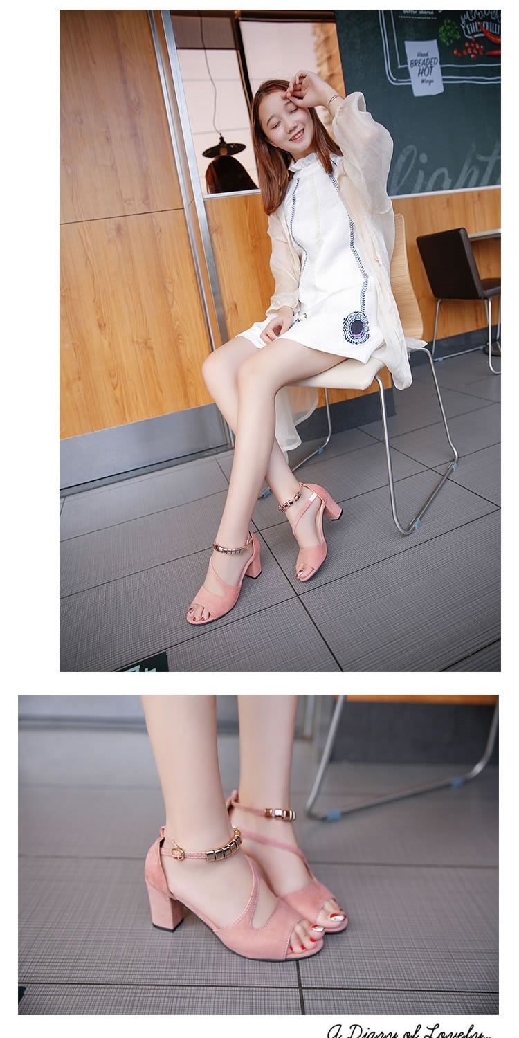 Dadong 2018 hè mới sandal giày nữ hở ngón với giày Roman mờ phía trước và sau có khóa chữ dép crocs nữ