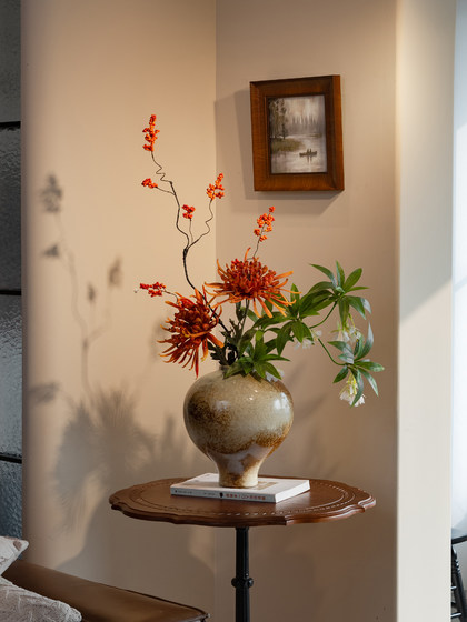 String of Golden Chrysanthemums, Water Stone Banyan, Simulated Fake Floral Art, High-End Realistic Decoration, New Year Guest Restaurant, Retro Ceramic Vase