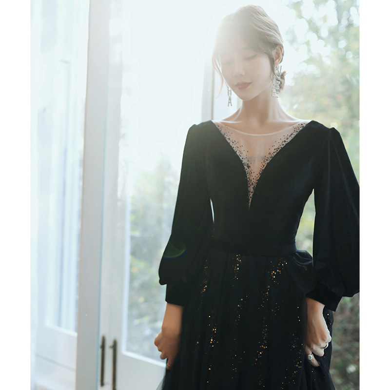 Velvet Banquet Evening Dress 2026 New Style Black Long-Sleeved Elegant Winter Light Luxury Mini Dress for Women High-End Annual Meeting