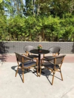 (стол из углеродистой стали диаметром 60) один стол и 4 стула