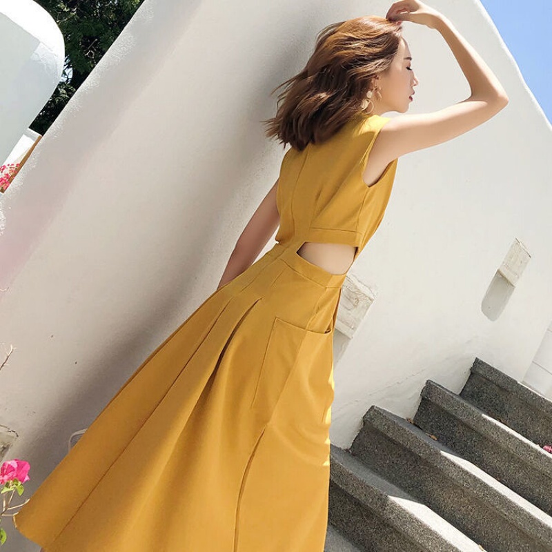 European Style Sleeveless Vest Dress 2026 Summer New Elegant Waist-Revealing Hepburn Style Slim Fit A-Line Dress European Style Sleeveless Vest Dress 2026 Summer New Elegant Waist-Revealing Hepburn Style Slim Fit A-Line Dress