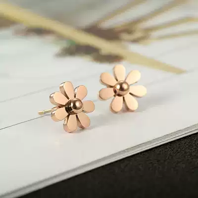 New simple daisy petals sweet small ear needle female Japanese Korean version of titanium steel five petal flower earrings female do not fade Wild