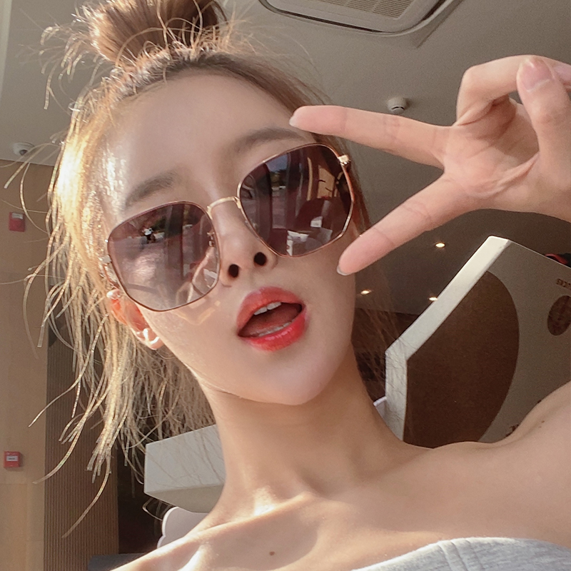 Hong Kong's new sunglasses big face Slim Netting Red Sunglasses Fashion Polarized Anti UV Couple glasses
