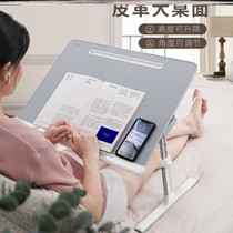 The writing table for the bed is raised and widened and the girls heart is small. The cute folding Nordic style is on the carpet.