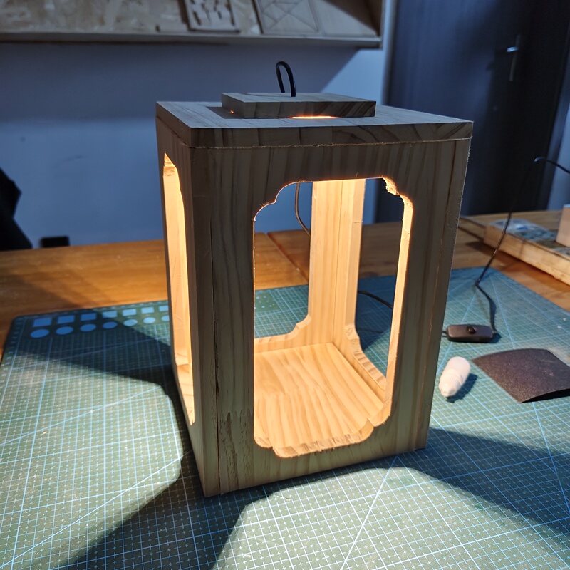 DIY Wooden Table Lamp from a Certain Book, Popular Handmade Wooden Board, Irregular-Shaped Wooden Board, Antique-Style Table Lamp, Wooden Table Lamp Materials