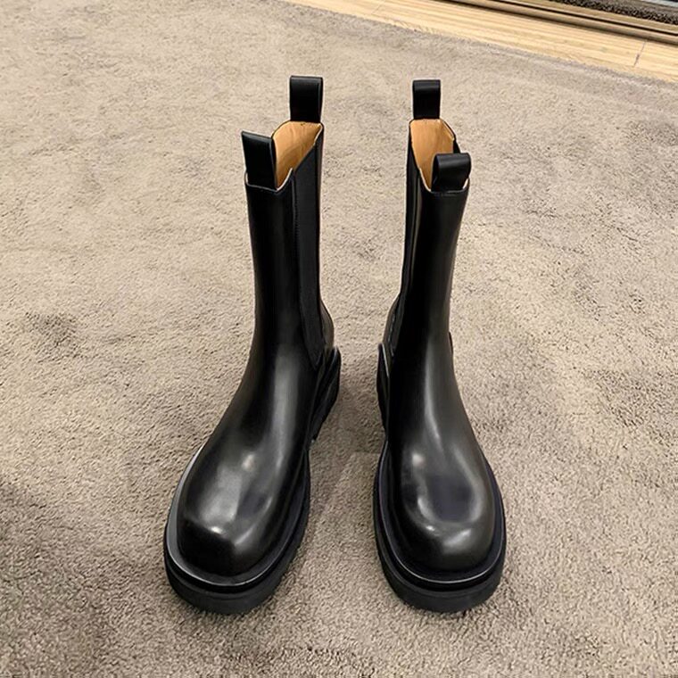 Cowhide ~ mona with the same thick-soled Martin boots in the middle of the short boots to increase the thin Chelsea boots cigarette boots