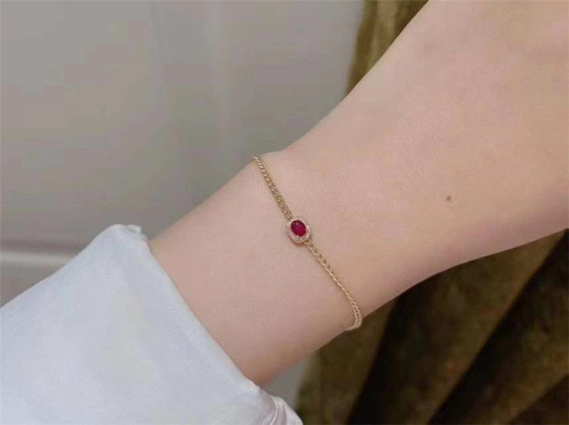 Ex-gratia 20 oval full-bodied ruby 18K gold Four paws inlaid with 5 diamonds adjustable Cuban hand