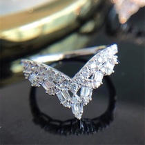 Large V Type in total 40 T square round diamond studded 18K Platinum ring Withdrawal Female Ring Single Wear and Great