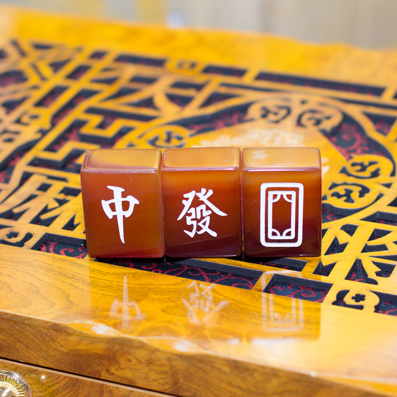 Natural red material Manuoxin Mahjong Yujiu Crystal Adult Large hand rubbing solid wood high-end business gift collection