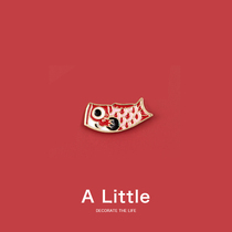 A Little small koi brooch brooch men and women cute Japanese couple pin badge student bag clothes accessories