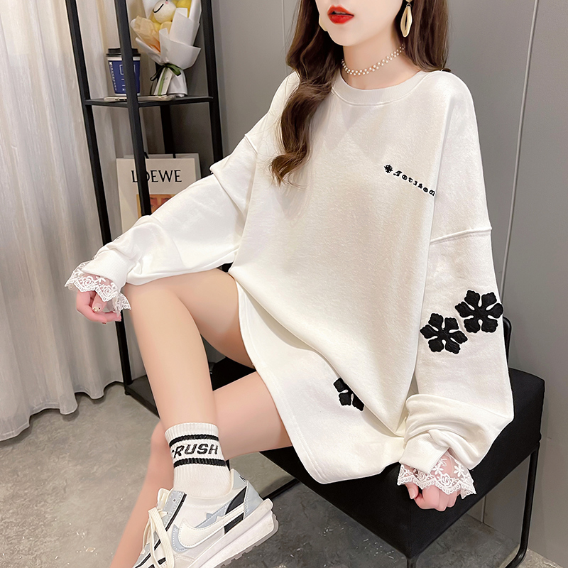 Real photo of women's bodyguards spring and autumn thin embroidery long sleeve top T-shirt round neck large women's wear