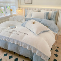 Winter Cream Linen Four Piece Seal Heating Lace Lace Lace Lace Lace Flesh on Fallenwood Coral Velvet Bed