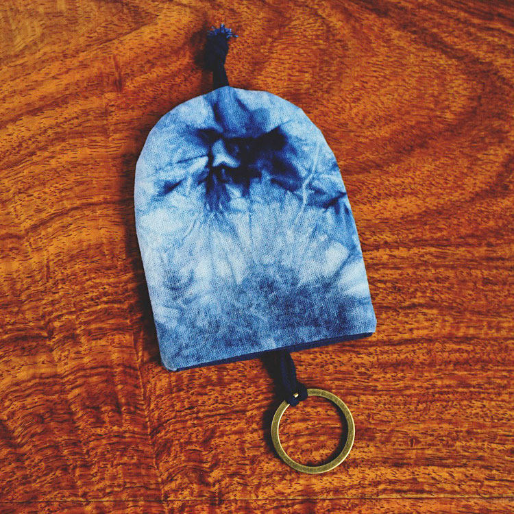 Tie-dyed key bag Vintage key set Plant blue dyed drawstring key bag Car key protection cover Handmade fabric