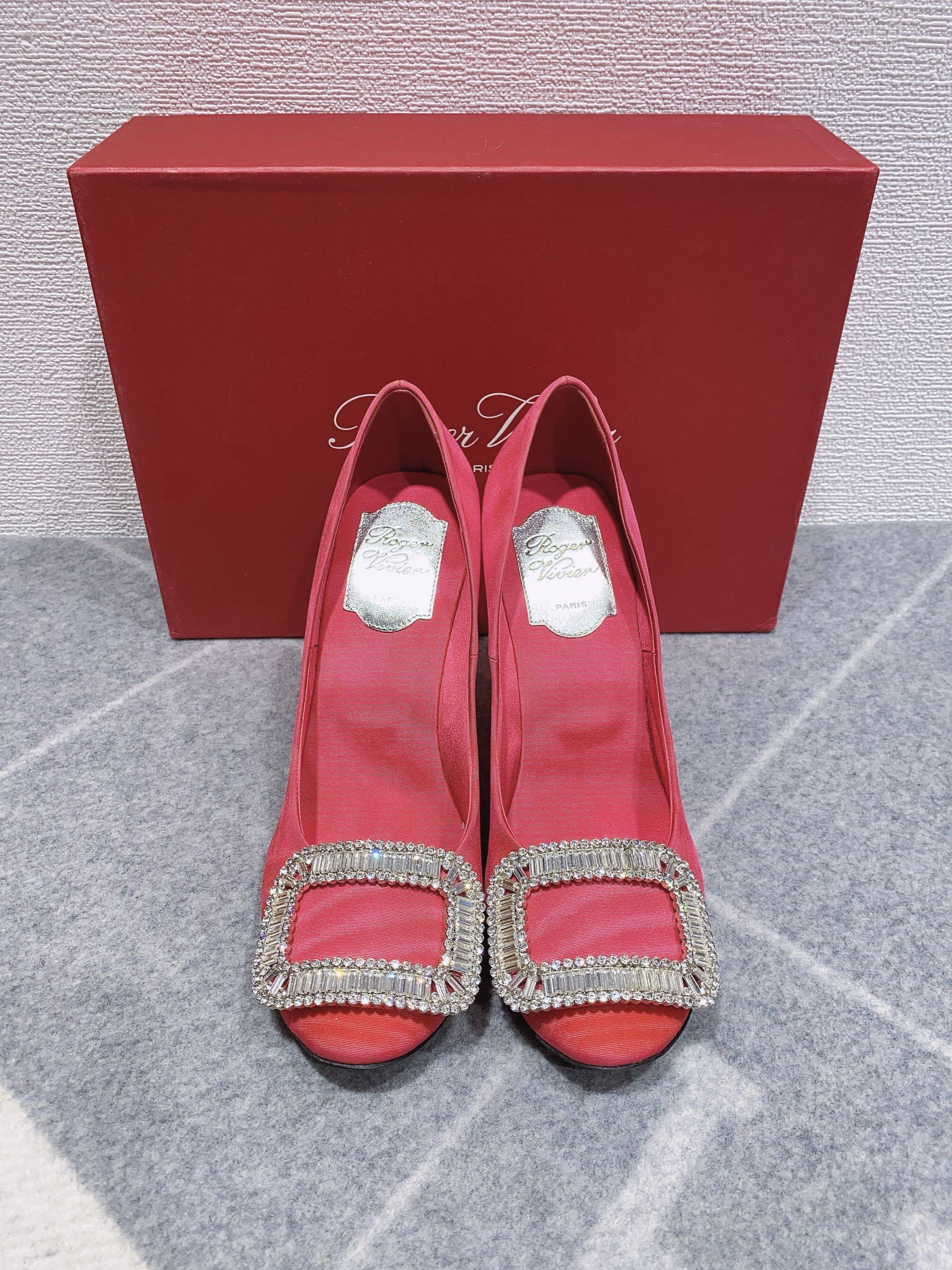 roger vivier spring round head rose red 8 5 cm stiletto shoes domestic spot