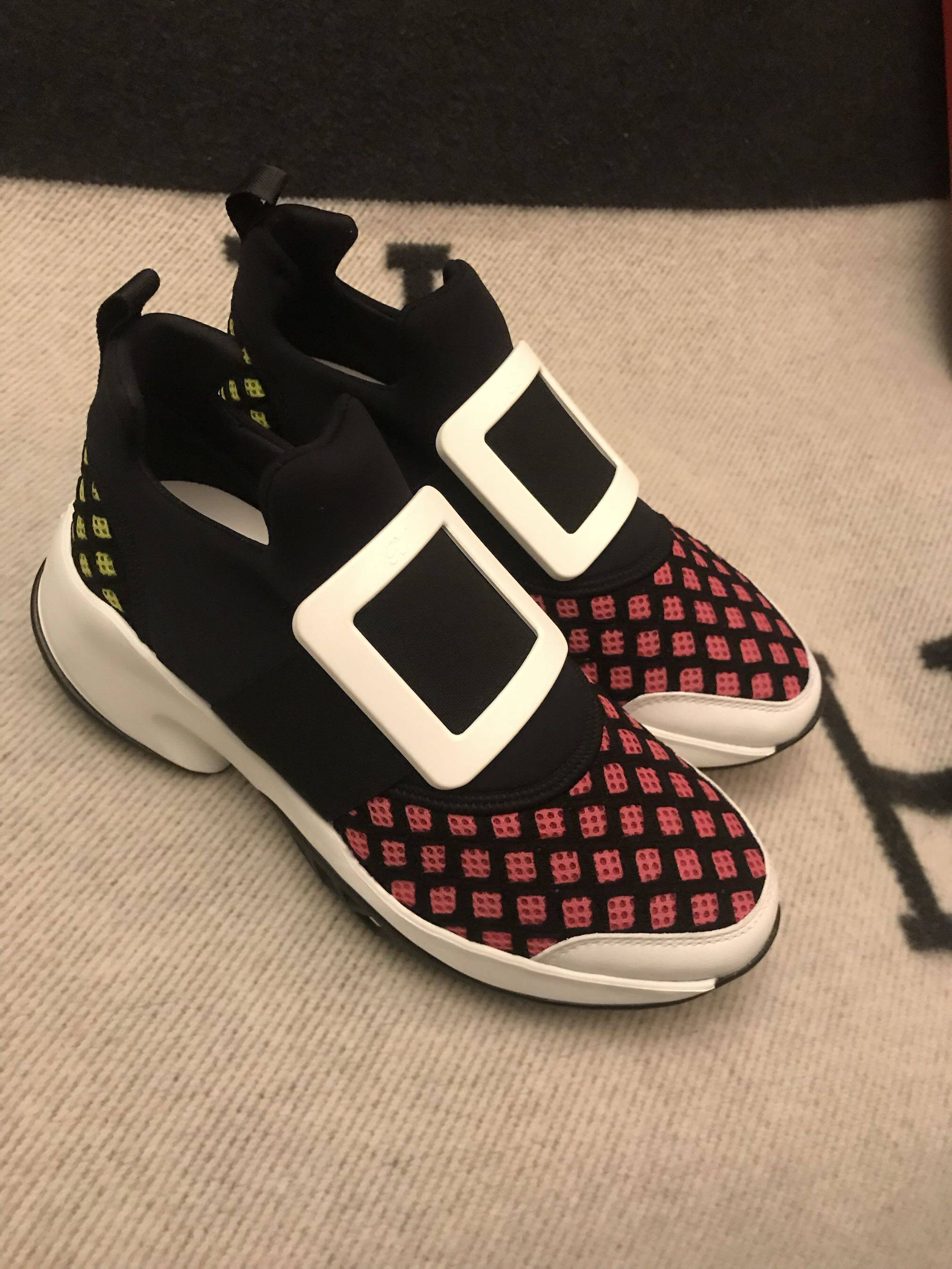 roger vivier domestic spot black spell color heightening shoes