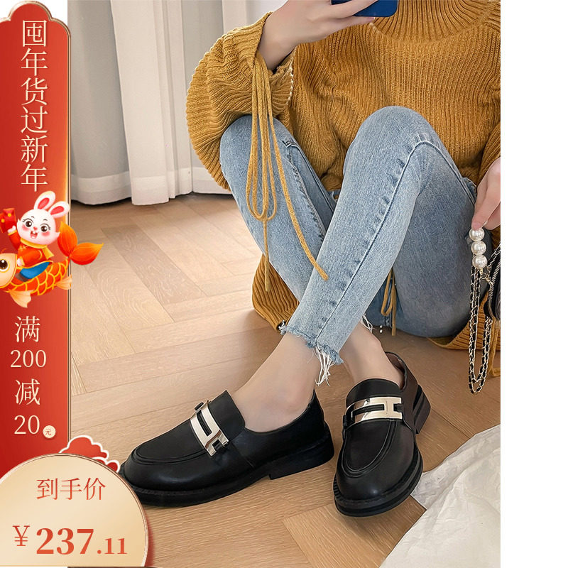 (Miss Chen) Cool Miss~ Thick soles increase British style round toe metal buckle flat bottom small leather shoes for women