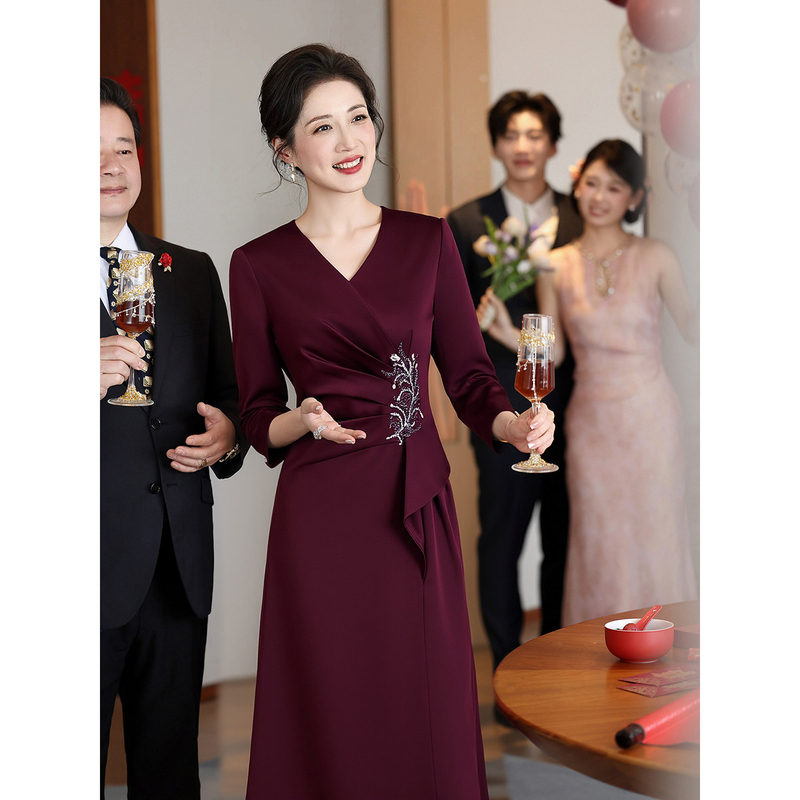 2026 New Light Luxury Mother-Of-The-Bride Dress for Engagement Banquet, High-End Wedding Dress for Mother-In-Law, Wedding Banquet Attire 2026 New Light Luxury Mother-Of-The-Bride Dress for Engagement Banquet, High-End Wedding Dress for Mother-In-Law, Wedding Banquet Attire
