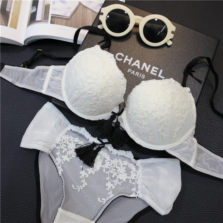 European and American high-end court three-dimensional floral tassel pendant white women's sexy underwear gathered bra set