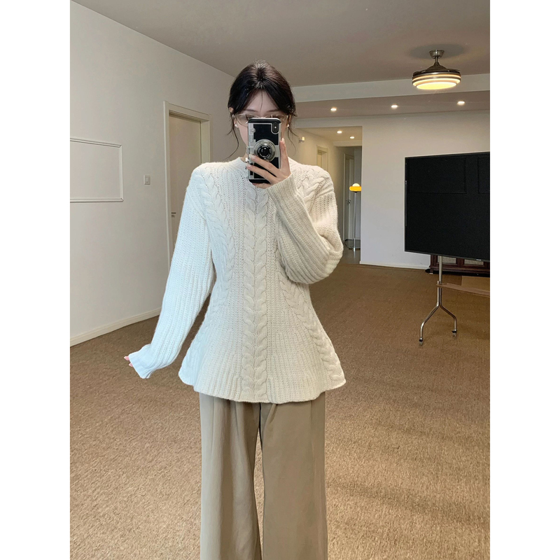 Off-White Round-Neck Cable Knit Sweater for Women, Autumn and Winter Korean Style, Elegant Design, Waist-Cinching, Slimming, Warm Pullover Knitwear