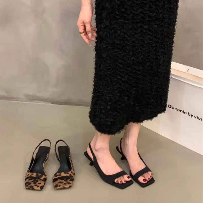 Elegant Kitten Heel Leopard Print High Heels, One-Strap Sandals for Women, 2026 Summer French Style, Suitable for Dresses, Roman Shoes Elegant Kitten Heel Leopard Print High Heels, One-Strap Sandals for Women, 2026 Summer French Style, Suitable for Dresses, Roman Shoes