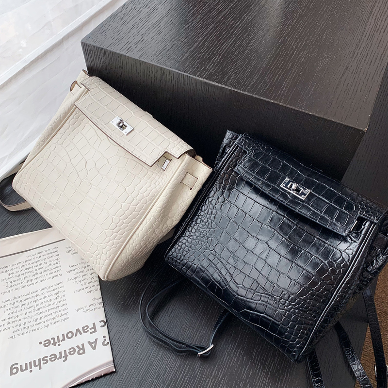 Zhang Chenchen Wants to Wear a Crocodile-Patterned Backpack Every Day, a Fashionable and High-End First-Layer Cowhide Kelly Bag Zhang Chenchen Wants to Wear a Crocodile-Patterned Backpack Every Day, a Fashionable and High-End First-Layer Cowhide Kelly Bag