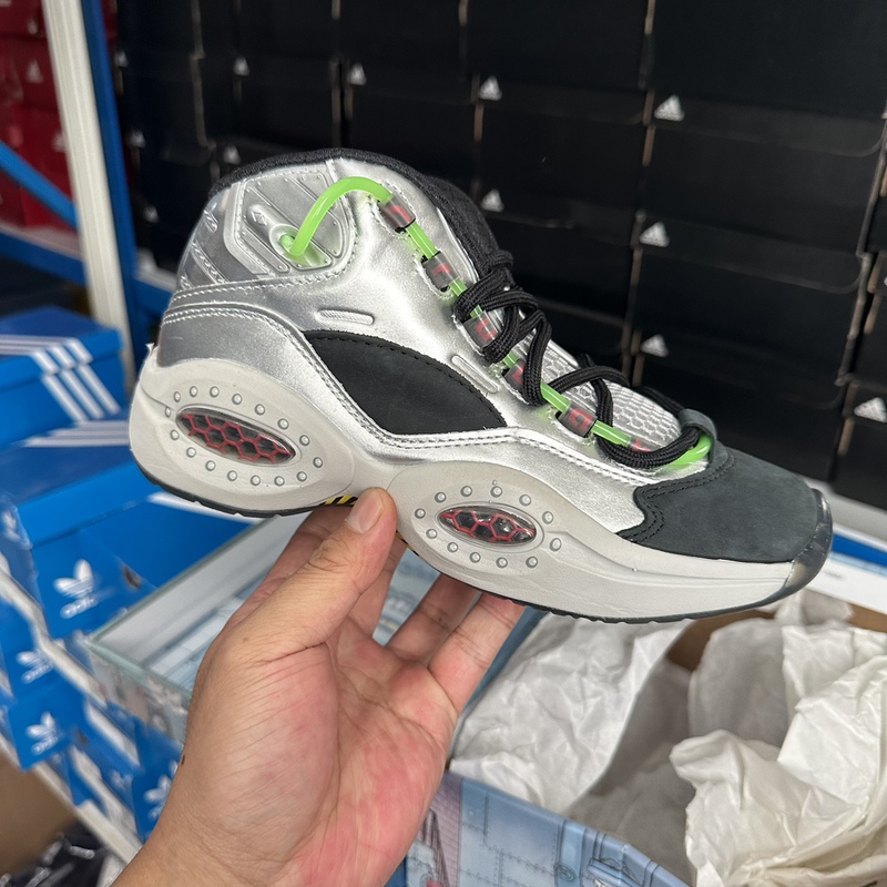 Reebok Question Mid Minions Collaboration Boys Girls Iverson Basketball Shoes Fw7548 Reebok Question Mid Minions Collaboration Boys Girls Iverson Basketball Shoes Fw7548