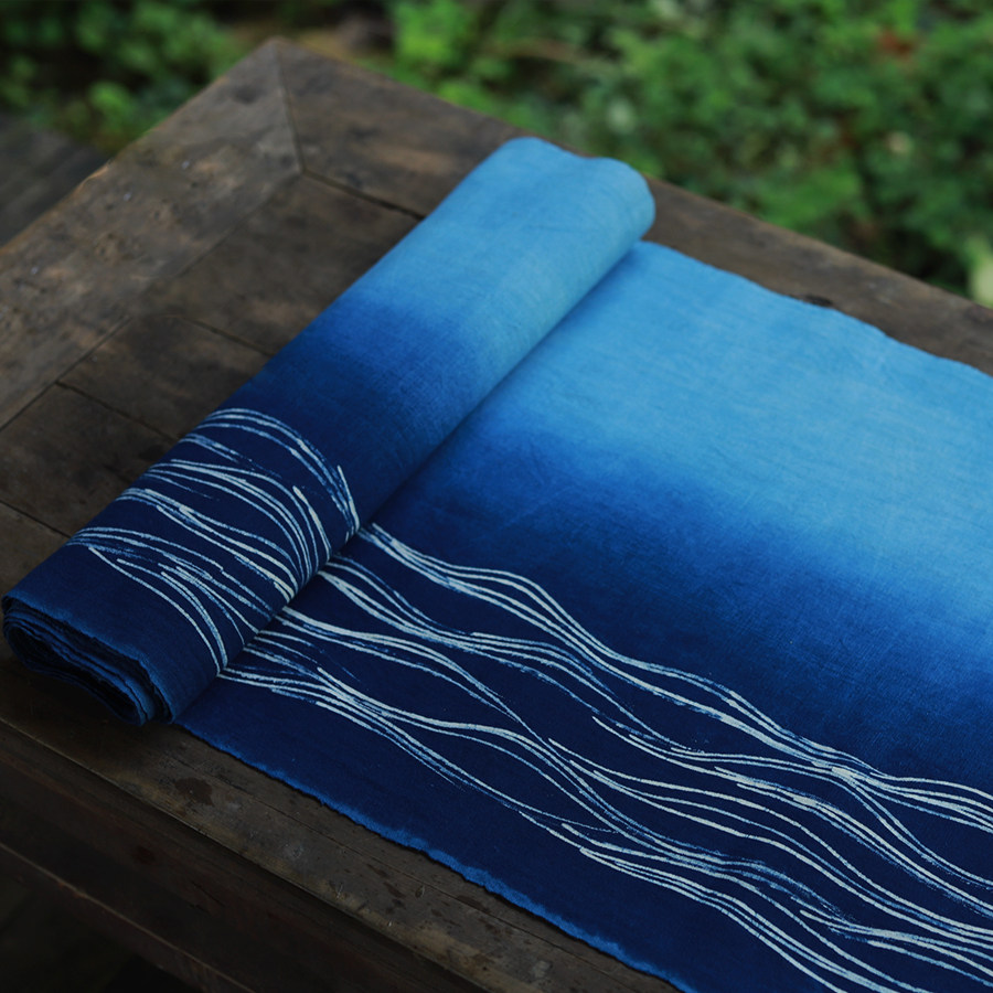 Shuijiafang grass and wood dyeing batik hand-painted Guizhou hand-woven tea mat soft water ripple blue dye gradient color