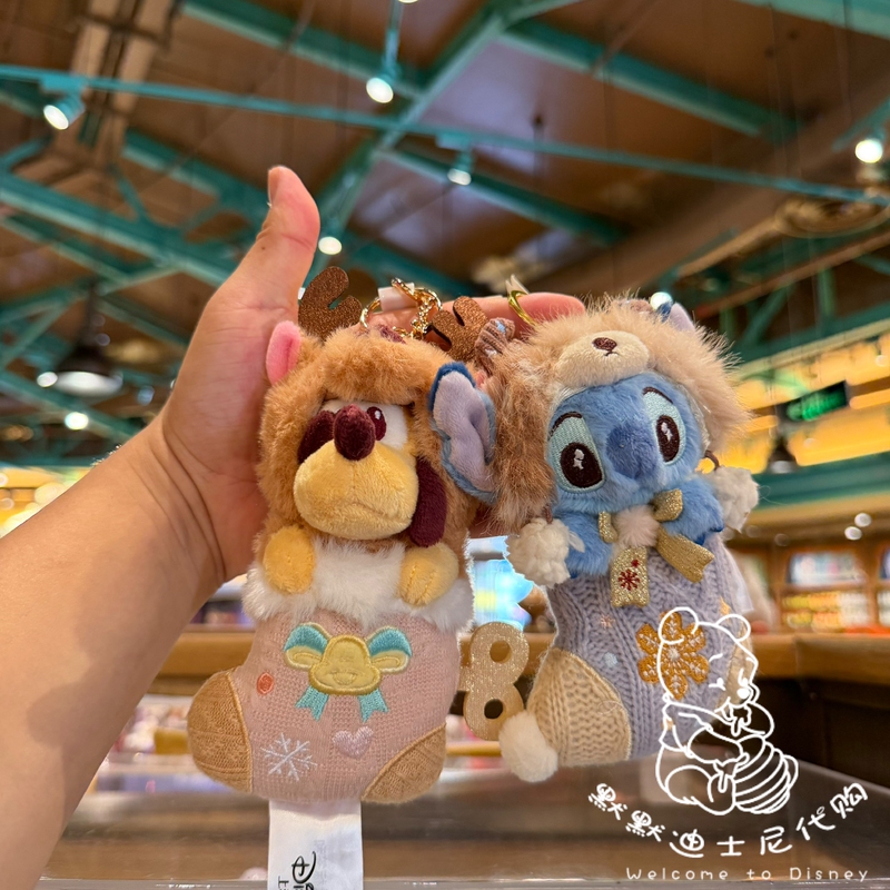 Shanghai Disneyland Winter Christmas Stocking Winnie the Pooh Stitch Tigger Keychain Pendant