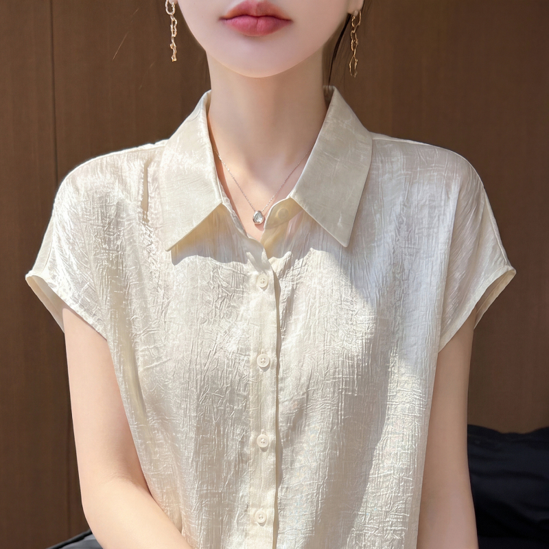 Elegant Satin Acetate Shirt for Women, High-End Wrinkle-Resistant Short-Sleeved Top, Summer Drapey Base Satin Commuter Shirt Elegant Satin Acetate Shirt for Women, High-End Wrinkle-Resistant Short-Sleeved Top, Summer Drapey Base Satin Commuter Shirt