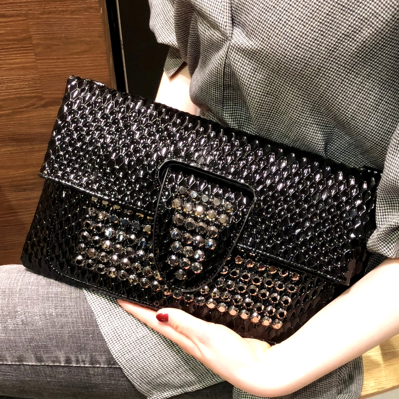 Hong Kong I Tgreg Handmaid's handbag Korean version handbag Packet Inlaid Drill Packet Handbag with Personality Banquet Clip