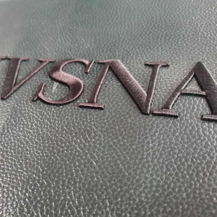 定制专拍：个性化服装的数字艺术之旅