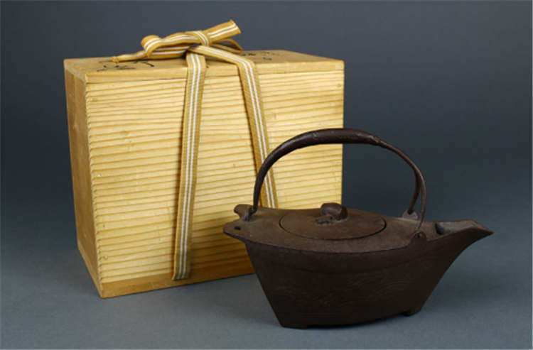 (to the revered house) (Japanese reflux) Kettle Zoltan's net clear ship-shaped Baogazebo Iron Peach-paid box