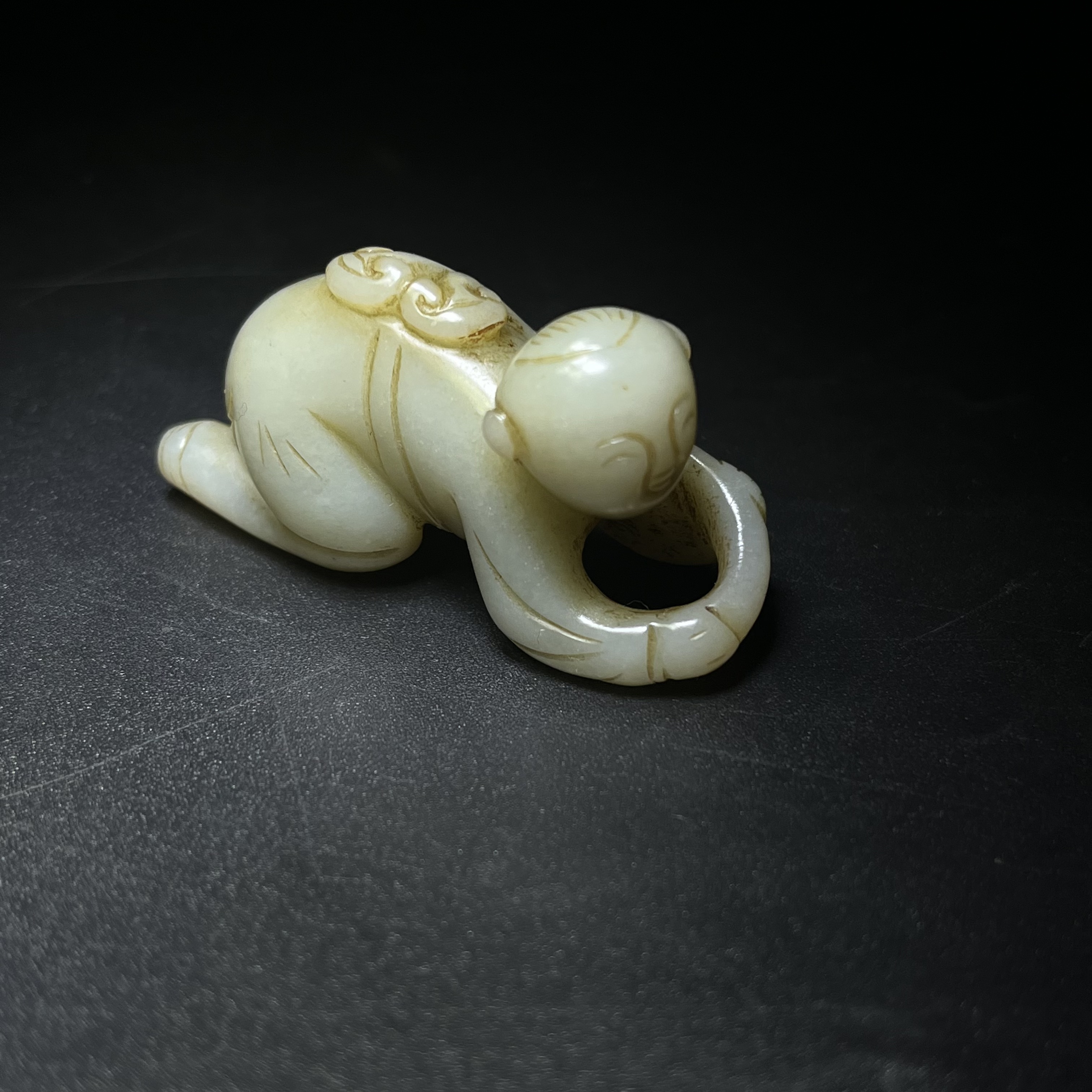旧藏：清代和田玉如意童子， 青白玉质，包浆浑厚，油润度高