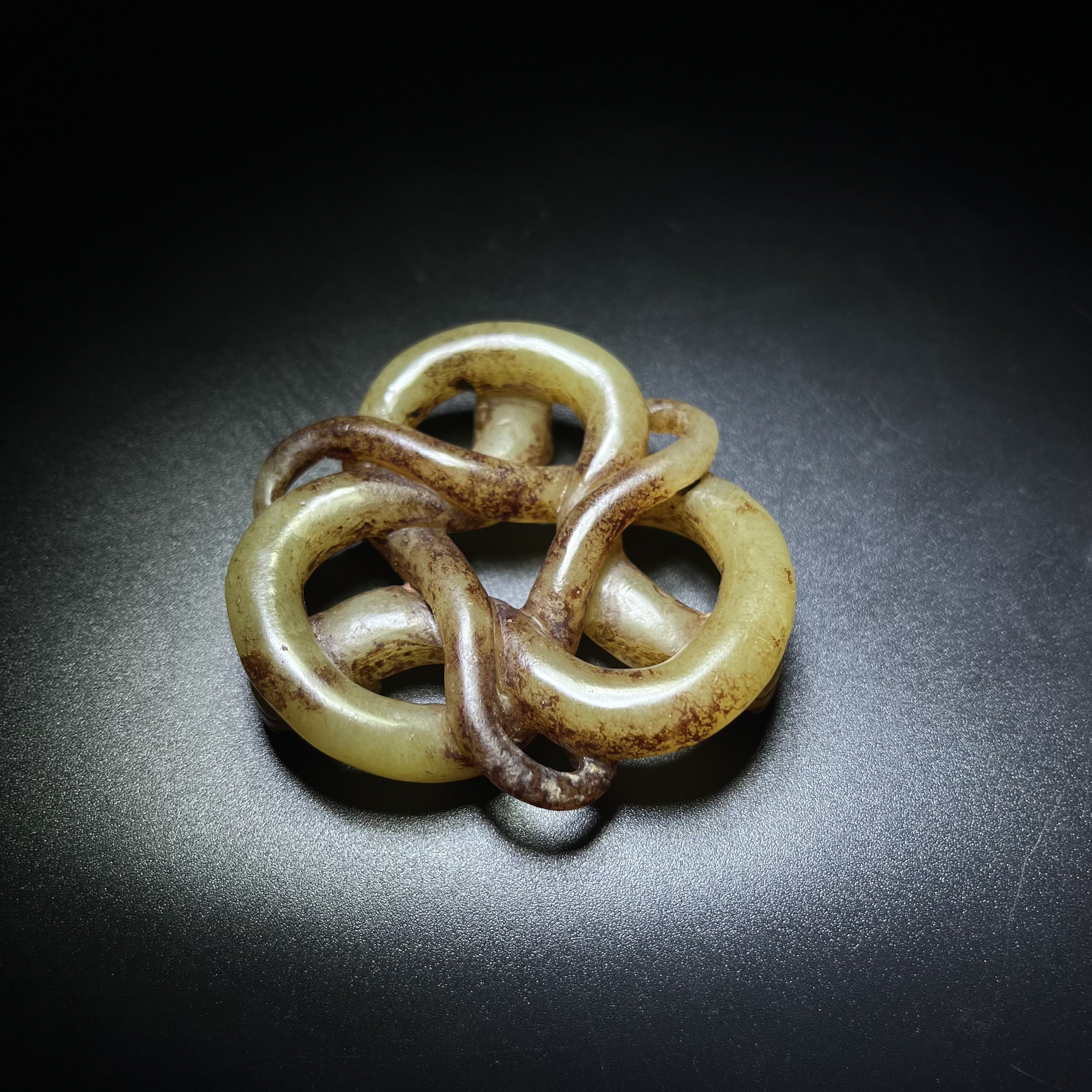 汉代和田玉黄玉螭龙盘龙佩：穿越千年的东方美学艺术品！-手饰-淘宝好物网