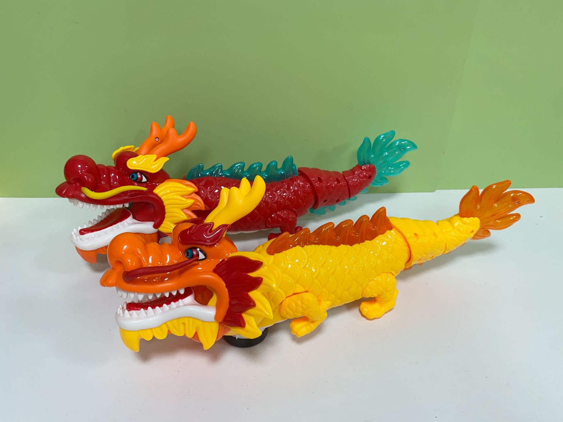 Shake-in-the-money Electric Populace Swing Dragon National Tide Year Goods Light Music Gift Toys-Taobao