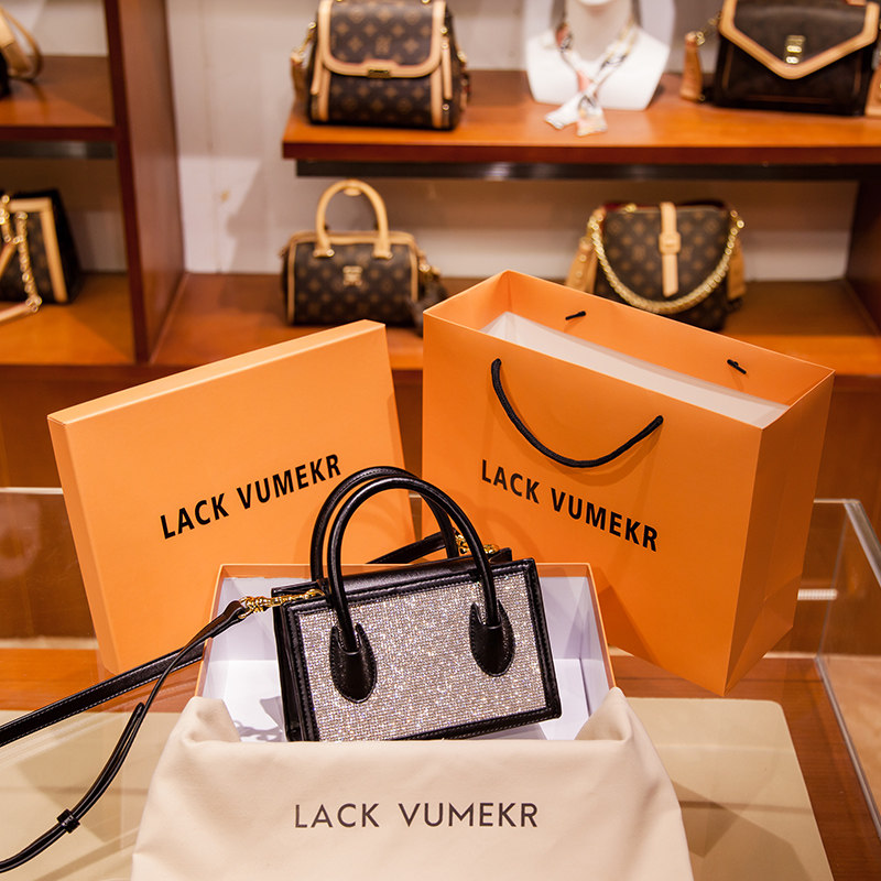 Hong Kong LACKVUMEKR genuine leather water drill small square bag bag woman 2021 new wave inlaid drill hand bag inclined satchel bag