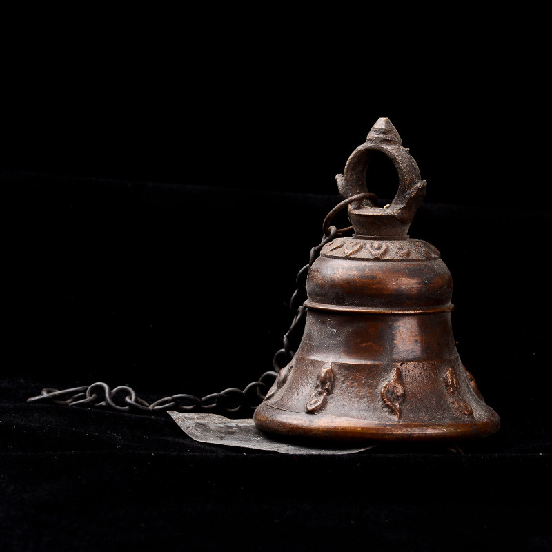 Wind bells such as the wind bells in Nepal handmade bronze Suzuki Kathmandu and the wind bells for the wind Suzuki