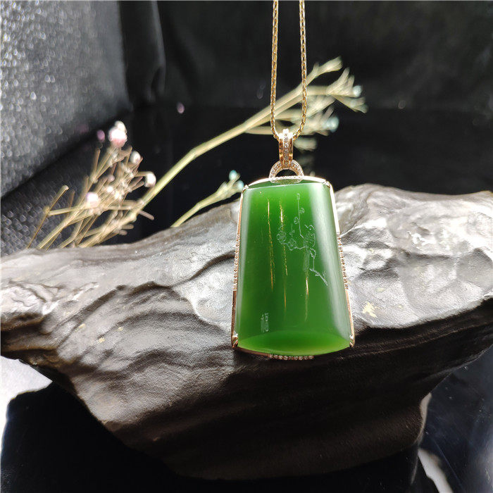 (Leaning jade incense) old pit jasper inlaid with no structure at the bottom of the ice Yang green jasper