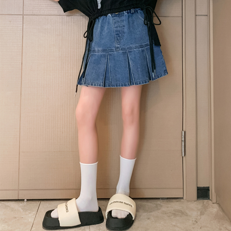 女童牛仔短裙2025：引领夏日时尚风潮