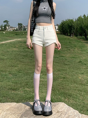 Белые джинсовые шорты, тонкие приталенные эластичные штаны, А-силуэт, в обтяжку