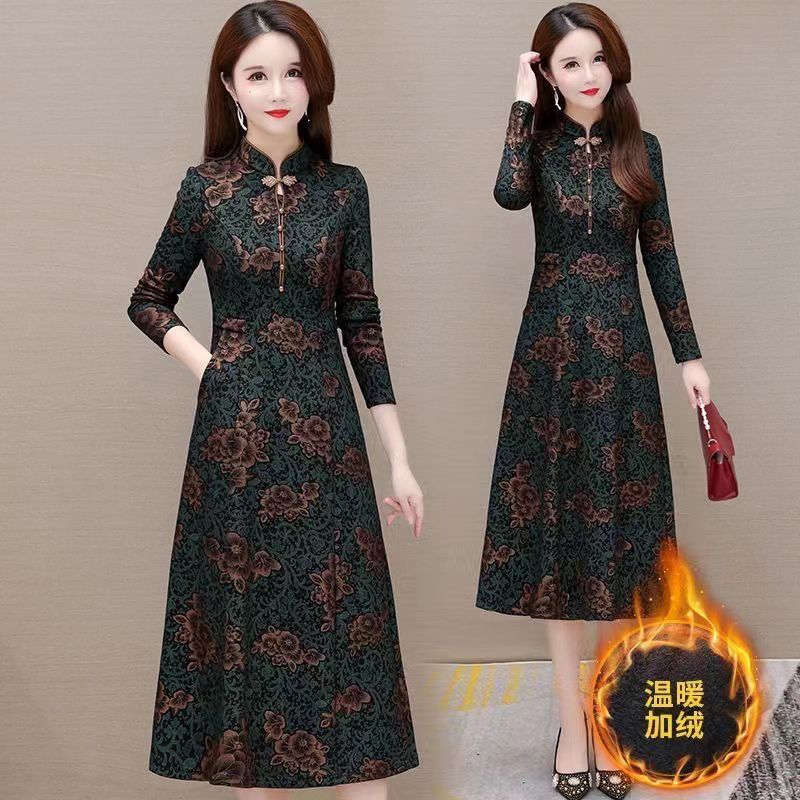 Fleece-Lined and Thickened Improved Cheongsam Autumn and Winter Dress for Women 2026 New Floral Base Dress for Mothers to Wear with a Coat
