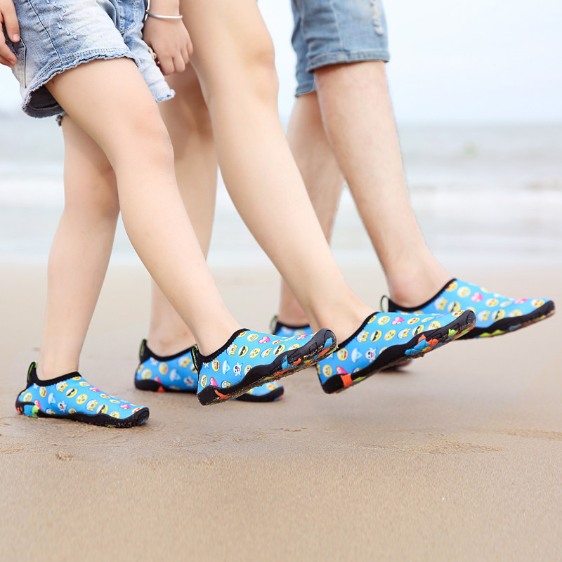 Men and women diving snorkeling swimming shoes a family of three parent-child beach shoes children wading upstream shoes fitness running shoes