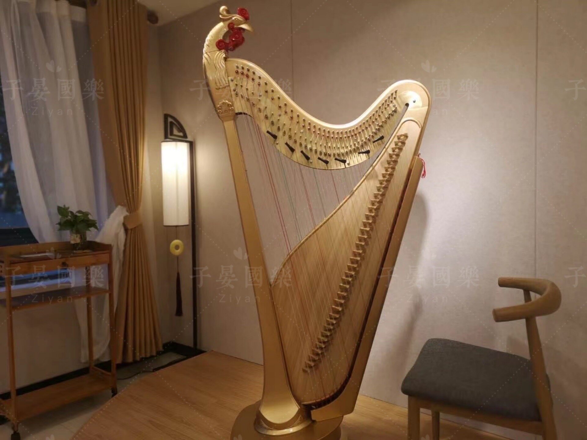 【タイガーヒル・36弦グランドハープ】7リンクとハーフチューニングのピックを備えたプロ仕様のグランドハープ。